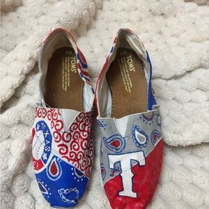 Custom painted women’s TOMS! Texas Rangers!!